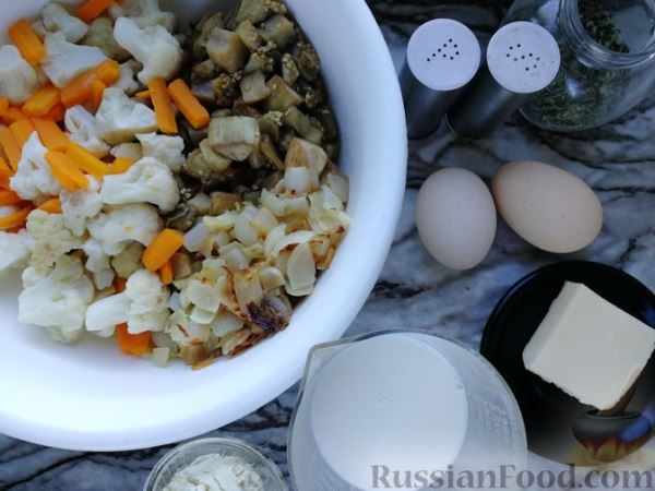 Баклажаны, запечённые с цветной капустой и сыром