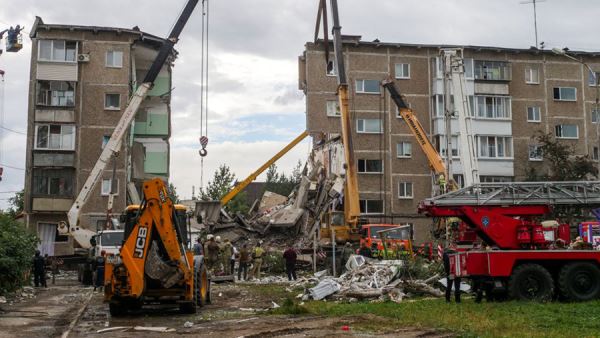 Всего из-под завалов дома в Нижнем Тагиле спасены 15 человек