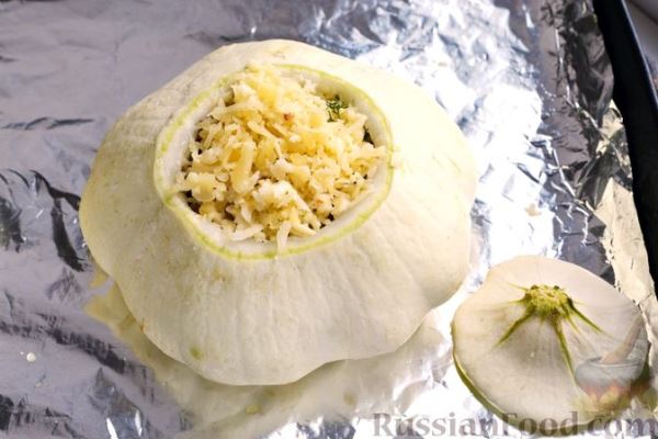 Запечённые патиссоны, фаршированные гречкой, сыром и зеленью